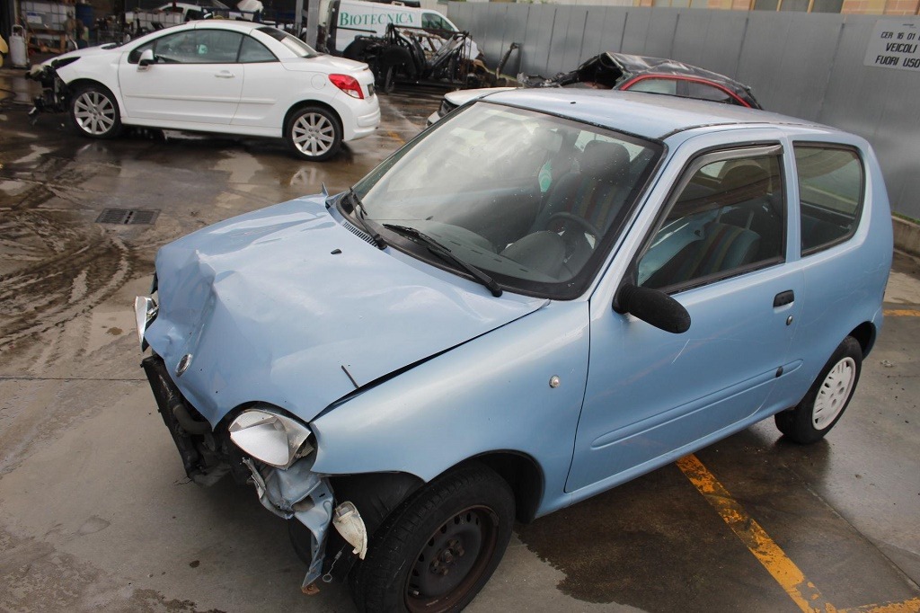 FIAT SEICENTO 1.1 B 40KW 5M 3P (2003) RICAMBI USATI AUTO IN PIAZZALE 