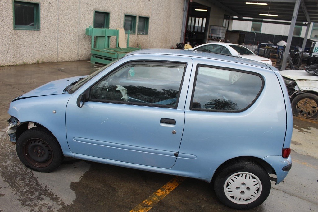 FIAT SEICENTO 1.1 B 40KW 5M 3P (2003) RICAMBI USATI AUTO IN PIAZZALE 