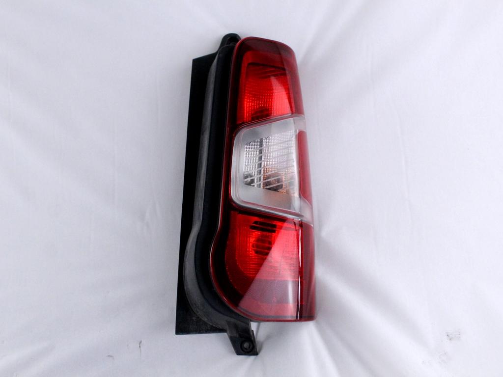 9820554880 FARO FANALE POSTERIORE DESTRO OPEL COMBO E 1.6 D 73KW 5M 2P (2018) RICAMBIO USATO