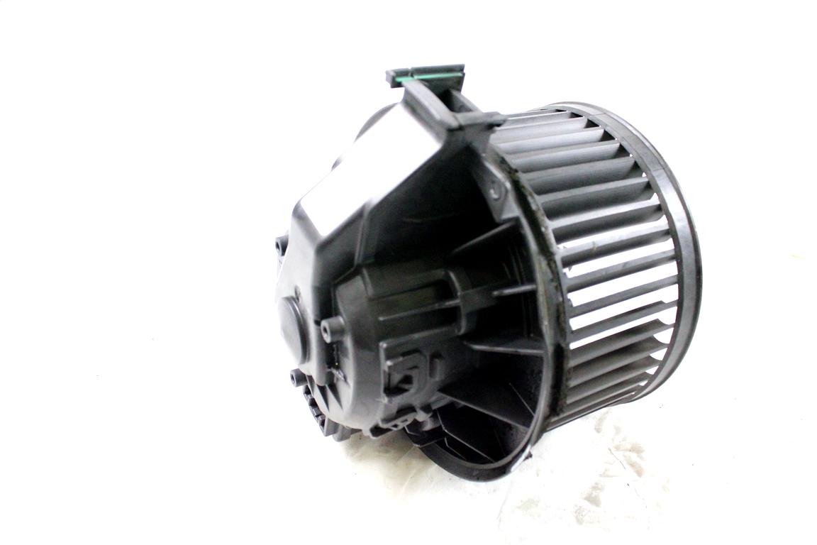 8E2H-18456-AB MOTORINO VENTOLA VENTILAZIONE ABITACOLO FORD FIESTA 1.5 D 55KW 5M 5P (2016) RICAMBIO USATO 0130115551