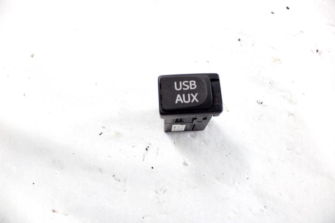 86190-48030 PORTA INGRESSO USB AUX SUBARU TREZIA 1.4 D 66KW AUT 5P (2011) RICAMBIO USATO