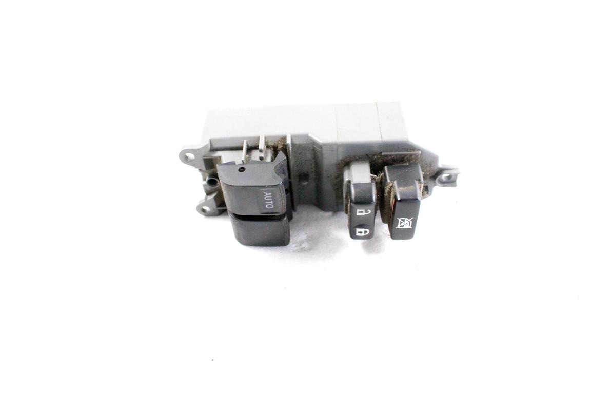 84820-52460 GRUPPO DI COMANDO ALZA-VETRI ALZA-CRISTALLI PORTA ANTERIORE SINISTRA SUBARU TREZIA 1.4 D 66KW AUT 5P (2011) RICAMBIO USATO CON INTERRUTTORE BLOCCO ALZA-VETRI ALZA-CRISTALLI, CHIUSURA APERTURA INTERNA PORTE