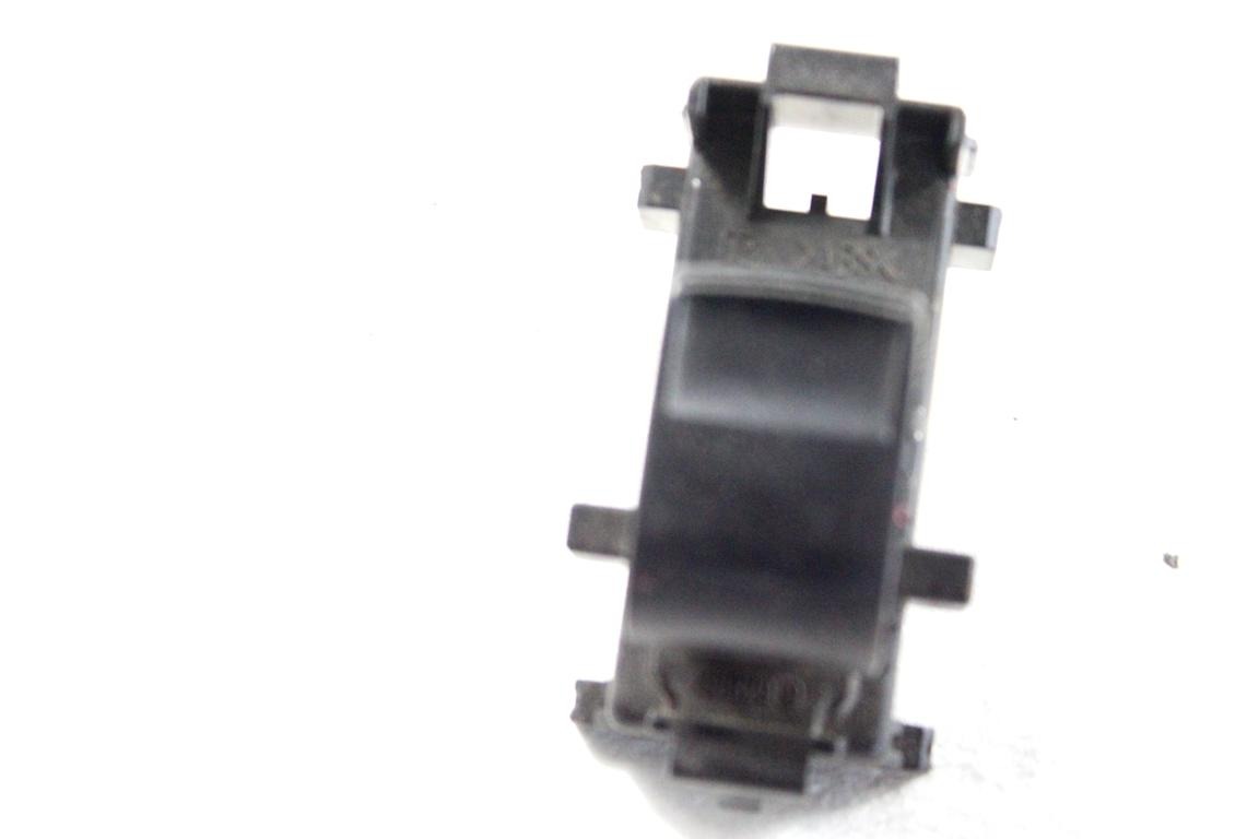 84810-52030 COMANDO INTERRUTTORE ALZA-VETRO ALZA-CRISTALLO SUBARU TREZIA 1.4 D 66KW AUT 5P (2011) RICAMBIO USATO