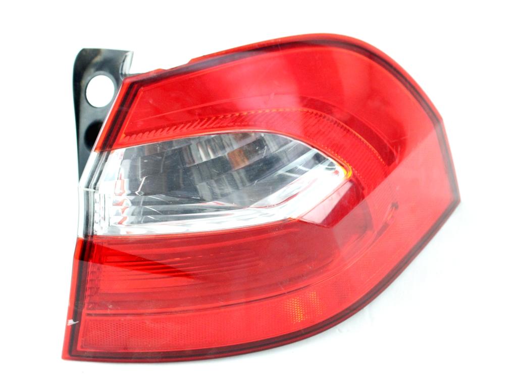 92402-1W210 FARO FANALE POSTERIORE DESTRO PARTE ESTERNA KIA RIO III 1.1 D 55KW 5P 5M (2012) RICAMBIO USATO