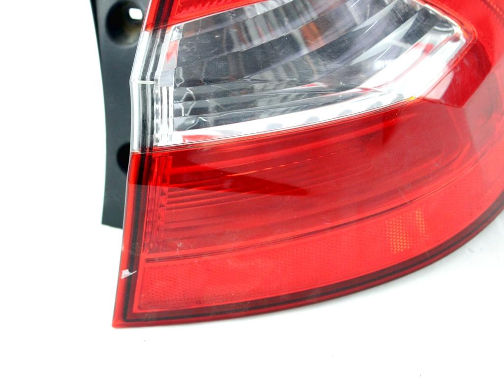 92402-1W210 FARO FANALE POSTERIORE DESTRO PARTE ESTERNA KIA RIO III 1.1 D 55KW 5P 5M (2012) RICAMBIO USATO