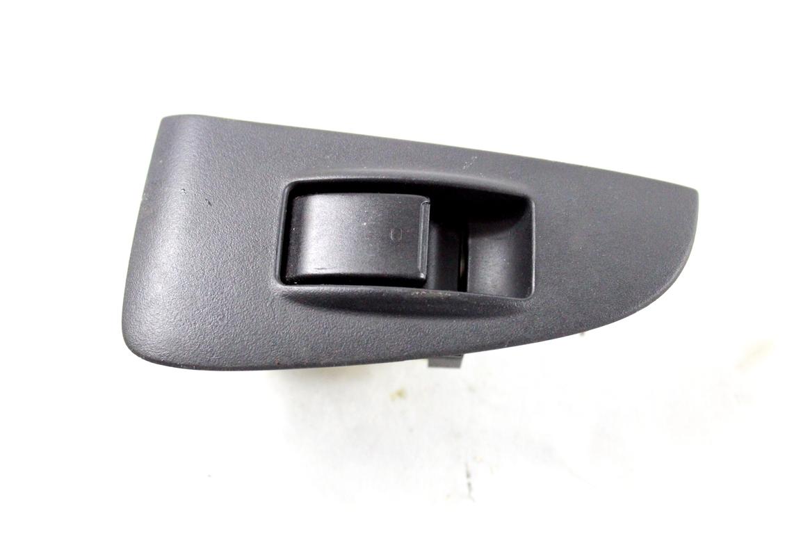 84810-05050 COMANDO INTERRUTTORE ALZA-VETRO ALZA-CRISTALLO PORTA POSTERIORE SINISTRA TOYOTA AVENSIS SW 2.2 D 110KW 6M 5P (2008) RICAMBIO USATO