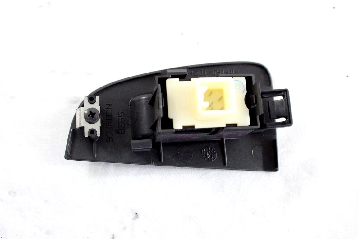 84810-05050 COMANDO INTERRUTTORE ALZA-VETRO ALZA-CRISTALLO PORTA ANTERIORE DESTRA TOYOTA AVENSIS SW 2.2 D 110KW 6M 5P (2008) RICAMBIO USATO