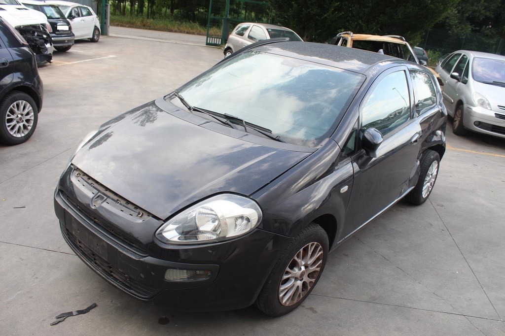 FIAT PUNTO EVO 1.2 B 51KW 5M 3P (2011) RICAMBI USATI AUTO IN PIAZZALE