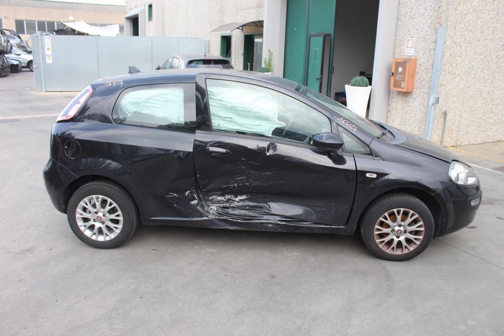 FIAT PUNTO EVO 1.2 B 51KW 5M 3P (2011) RICAMBI USATI AUTO IN PIAZZALE