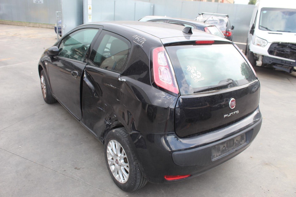 FIAT PUNTO EVO 1.2 B 51KW 5M 3P (2011) RICAMBI USATI AUTO IN PIAZZALE