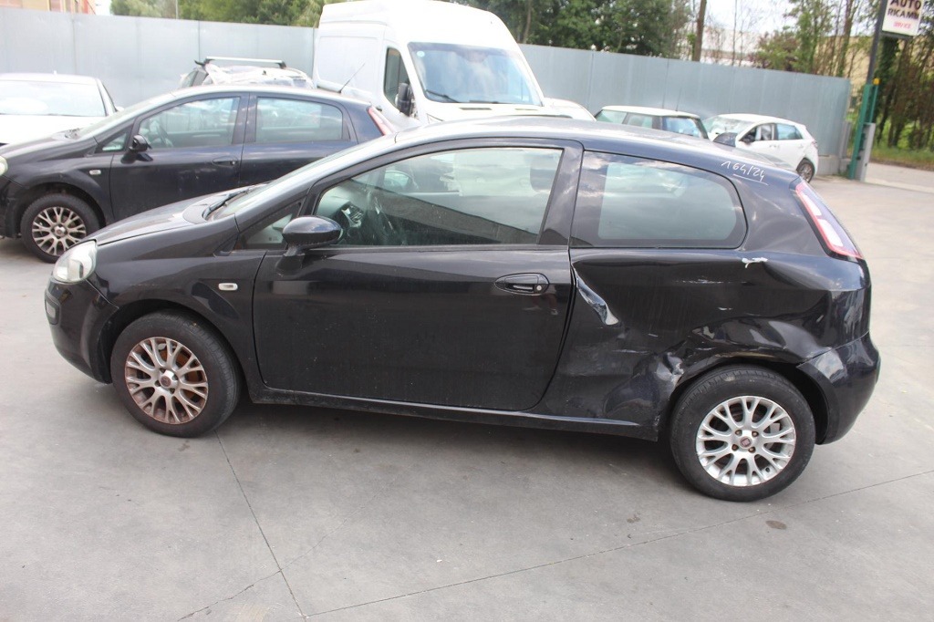 FIAT PUNTO EVO 1.2 B 51KW 5M 3P (2011) RICAMBI USATI AUTO IN PIAZZALE