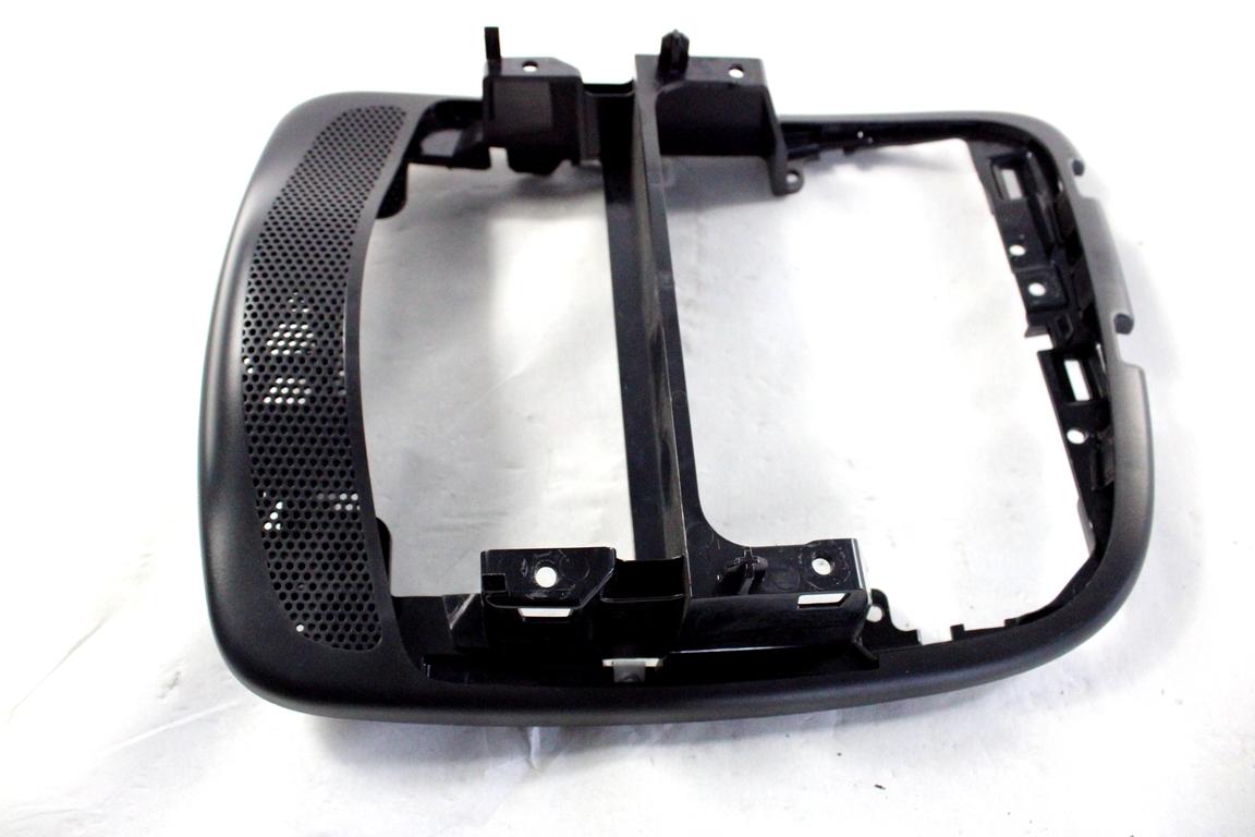 681043537R MASCHERINA INTERNA CRUSCOTTO SUPPORTO AUTORADIO RENAULT CLIO SW 1.5 D 66KW 5M 5P (2018) RICAMBIO USATO