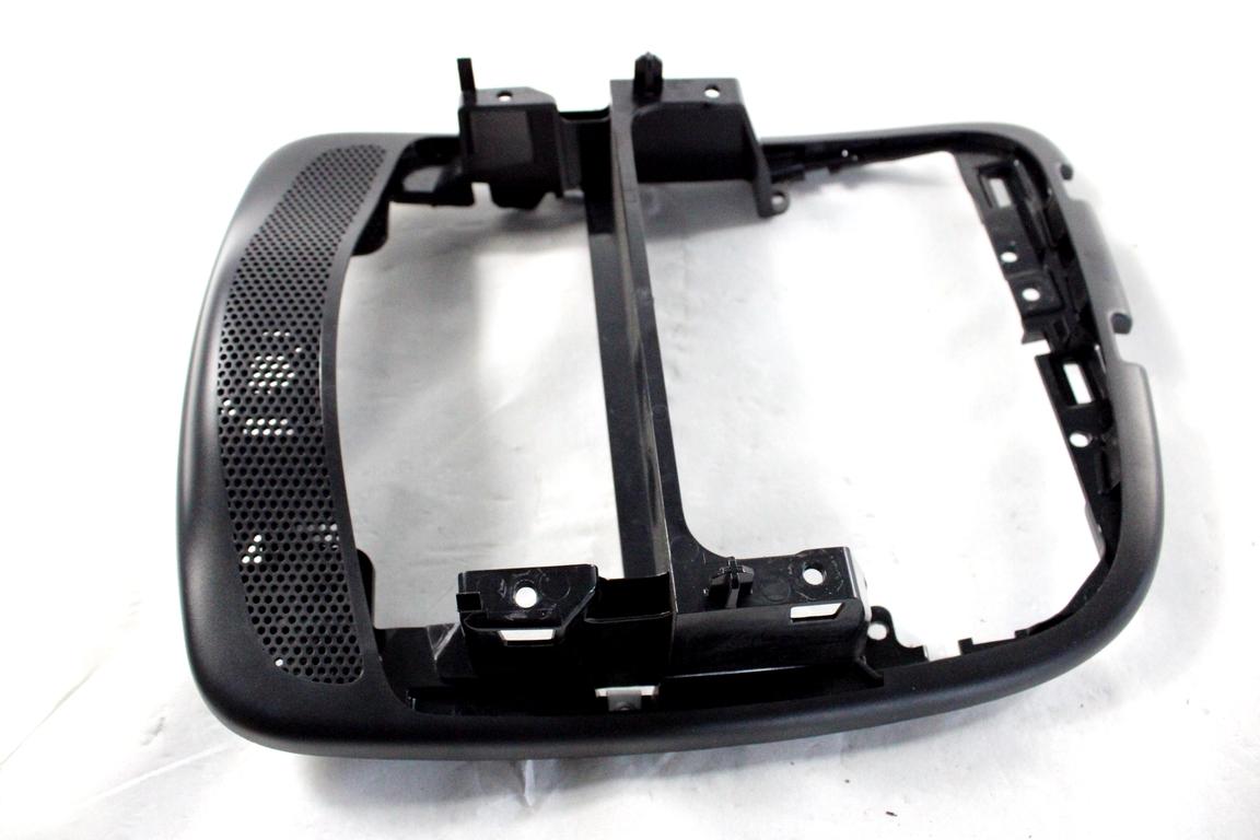 681043537R MASCHERINA INTERNA CRUSCOTTO SUPPORTO AUTORADIO RENAULT CLIO SW 1.5 D 66KW 5M 5P (2018) RICAMBIO USATO