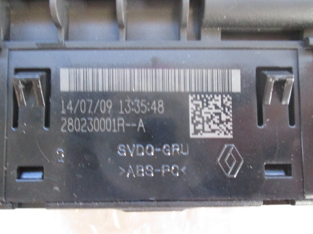 USB / AUX OEM N. 280230001R ORIGINAL REZERVNI DEL RENAULT MEGANE MK3 BZ0/1 B3 DZ0/1 KZ0/1 BER/SPORTOUR/ESTATE (2009 - 2015) DIESEL LETNIK 2009