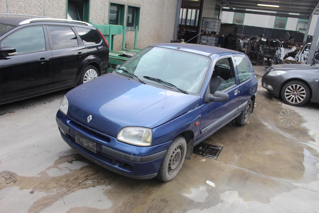 RENAULT CLIO 1.2 B 43KW 5M 5P (1998) RICAMBI USATI AUTO IN PIAZZALE 