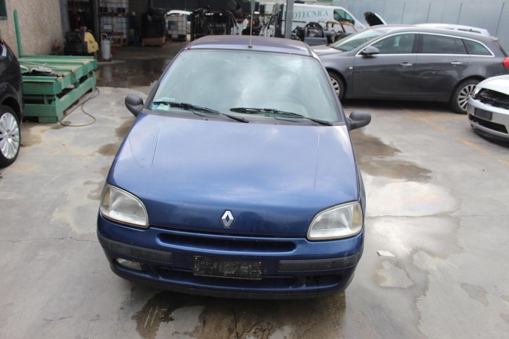 RENAULT CLIO 1.2 B 43KW 5M 5P (1998) RICAMBI USATI AUTO IN PIAZZALE 