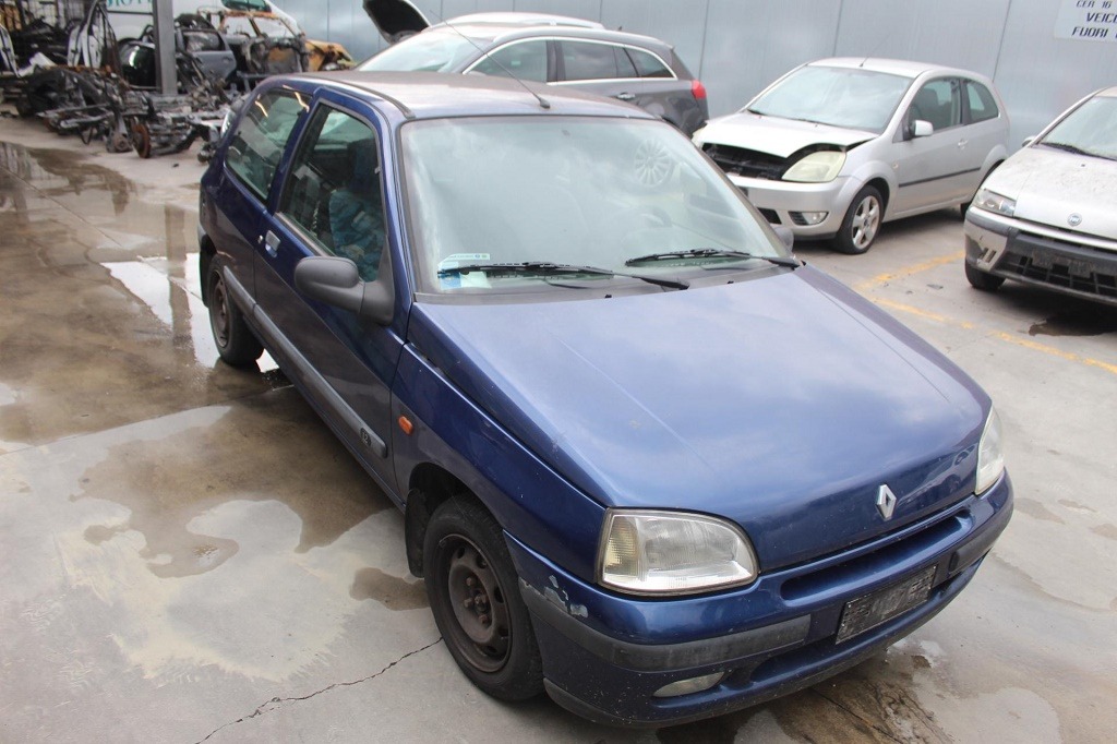 RENAULT CLIO 1.2 B 43KW 5M 5P (1998) RICAMBI USATI AUTO IN PIAZZALE 