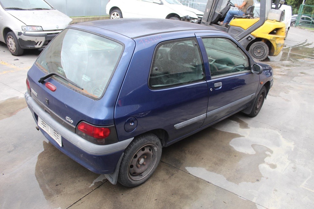 RENAULT CLIO 1.2 B 43KW 5M 5P (1998) RICAMBI USATI AUTO IN PIAZZALE 