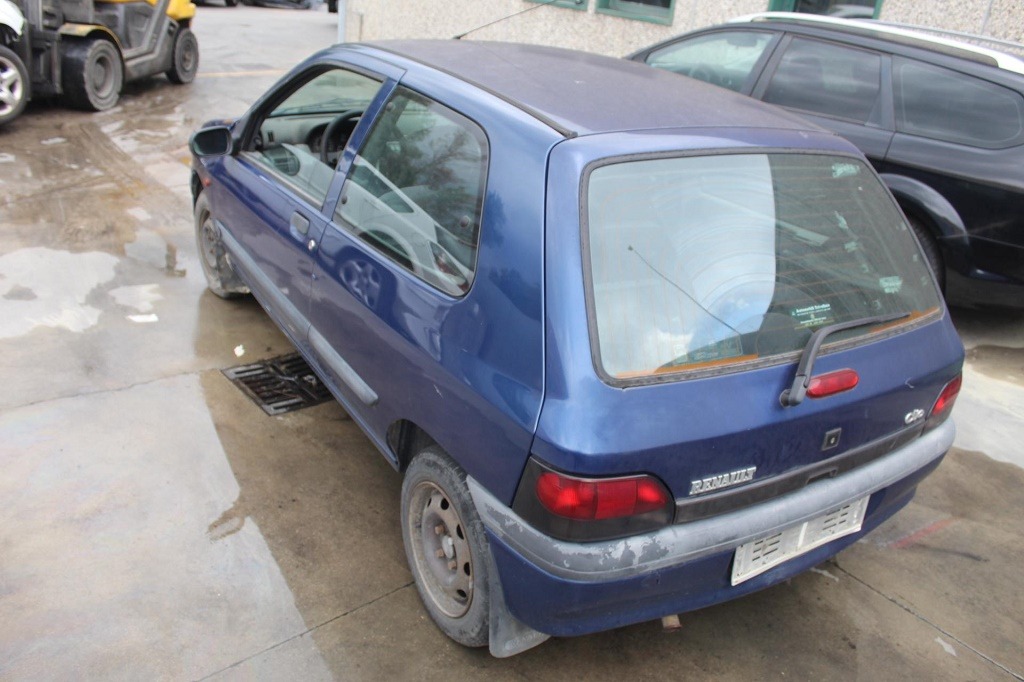 RENAULT CLIO 1.2 B 43KW 5M 5P (1998) RICAMBI USATI AUTO IN PIAZZALE 