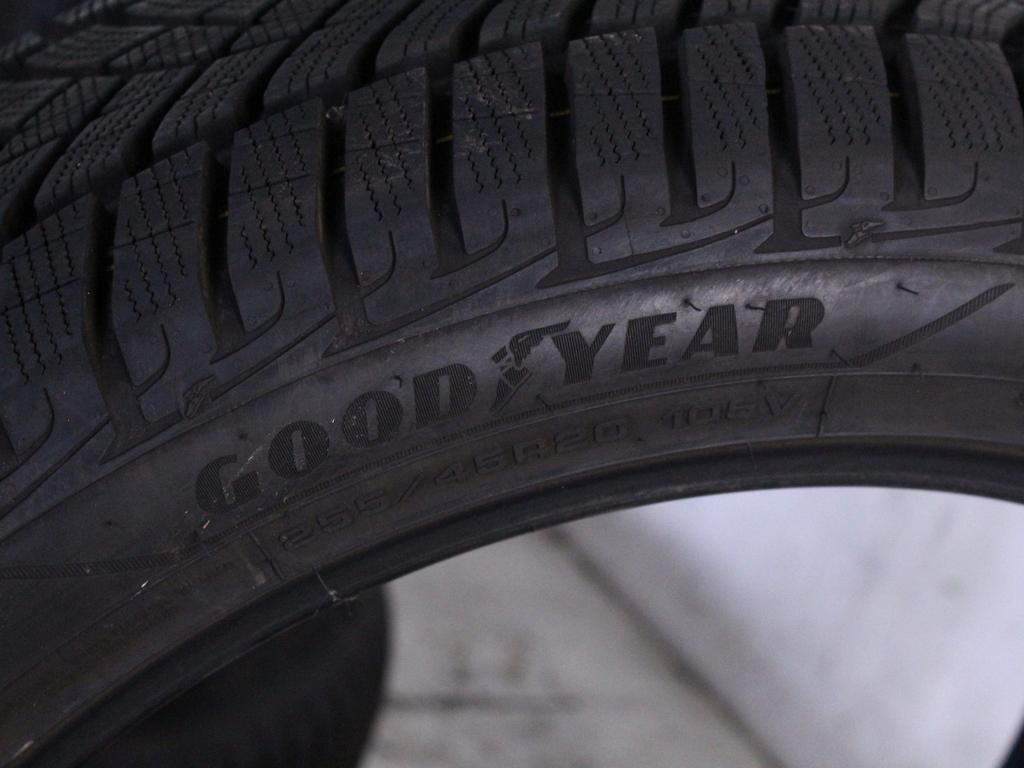 255/45 R20 105V GOODYEAR ULTRAGRIP PERFORMANCE+  9,72MM 9,83MM A3521 PNEUMATICI INVERNALI M+S (QUANTITA' 4 GOMME)