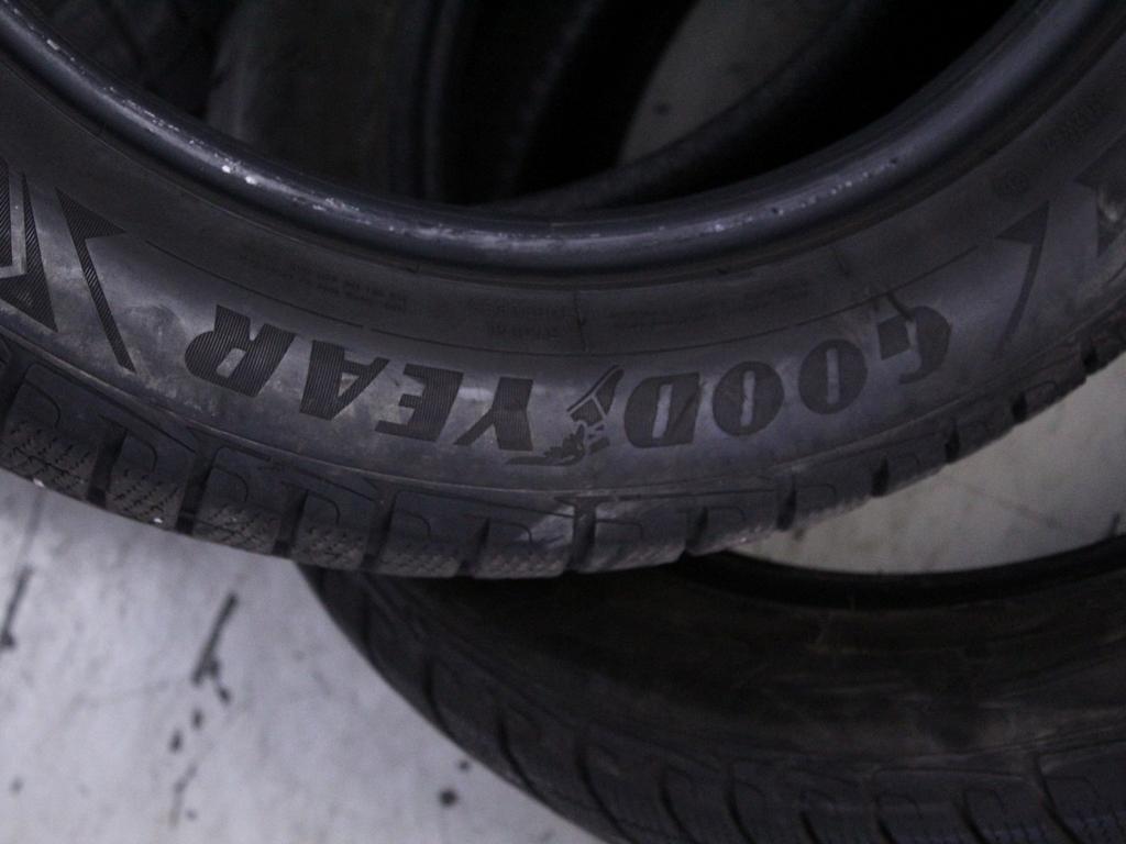 265/50 R20 111V GOODYEAR ULTRAGRIP PERFORMANCE+ A5019 PNEUMATICI INVERNALI M+S (QUANTITA' 4 GOMME) UNA GOMMA DA RIPARARE