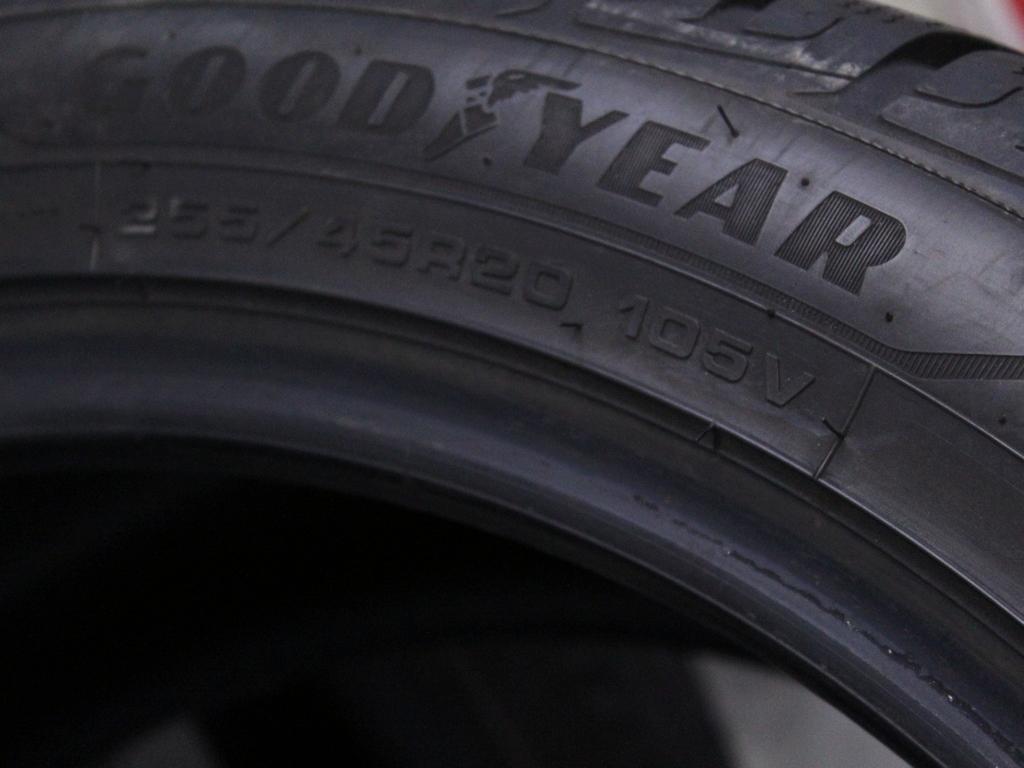 255/45 R20 105V GOODYEAR ULTRAGRIP PERFORMANCE+ 8,53MM A3819 PNEUMATICI INVERNALI M+S (QUANTITA' 4 GOMME)