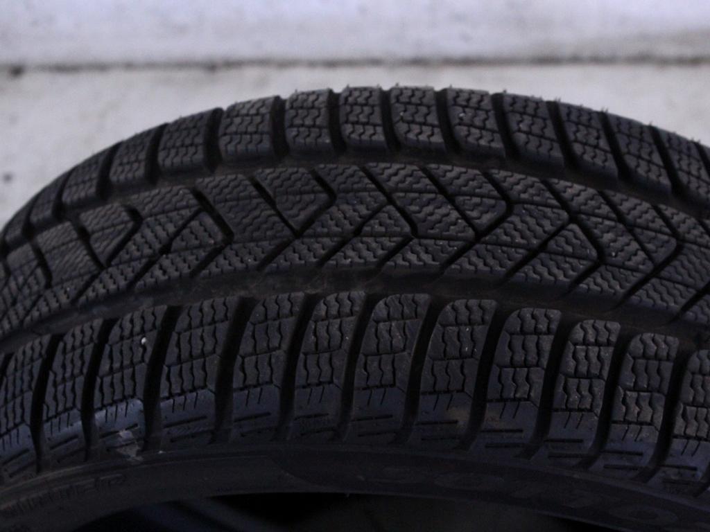 225/40 R19 93H PIRELLI SOTTOZERO 3 8,16MM A4022 PNEUMATICI INVERNALI M+S (QUANTITÀ 4 GOMME)