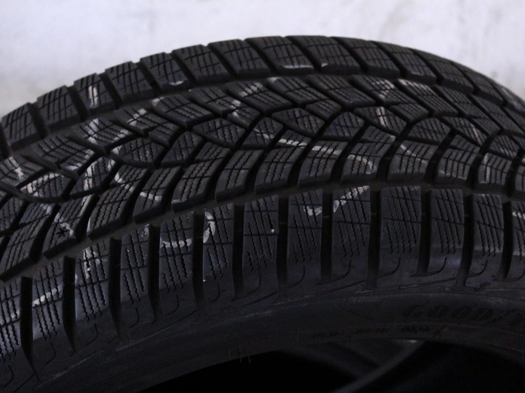 255/45 R20 105V GOODYEAR ULTRAGRIP PERFORMANCE+ 8,29MM A0720 PNEUMATICI INVERNALI M+S (QUANTITA' 4 GOMME)