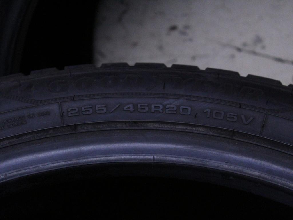 255/45 R20 105V GOODYEAR ULTRAGRIP PERFORMANCE+ 8,29MM A0720 PNEUMATICI INVERNALI M+S (QUANTITA' 4 GOMME)