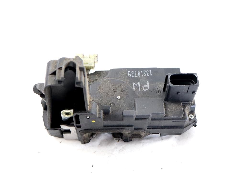 13210739 CHIUSURA SERRATURA PORTA POSTERIORE DESTRA OPEL ASTRA H SW 1.7 D 81KW 6M 5P (2010) RICAMBIO USATO