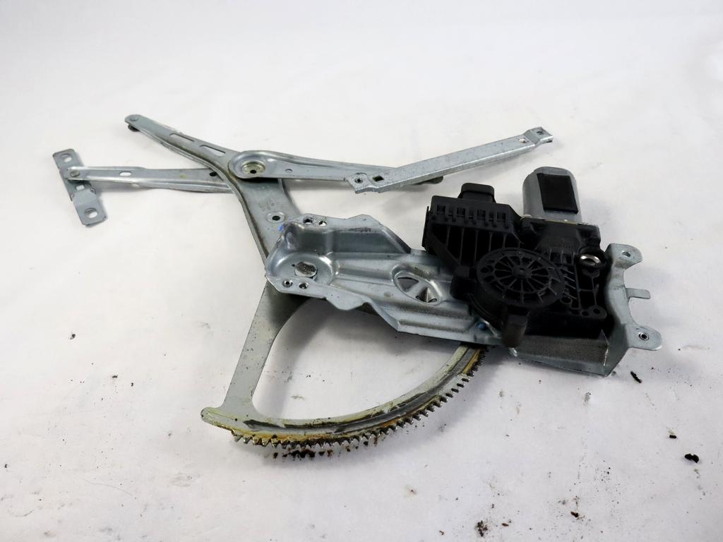 93178696 MOTORINO MECCANISMO ALZA-VETRO ALZA-CRISTALLO PORTA ANTERIORE DESTRA OPEL ASTRA H SW 1.7 D 81KW 6M 5P (2010) RICAMBIO USATO 13101481