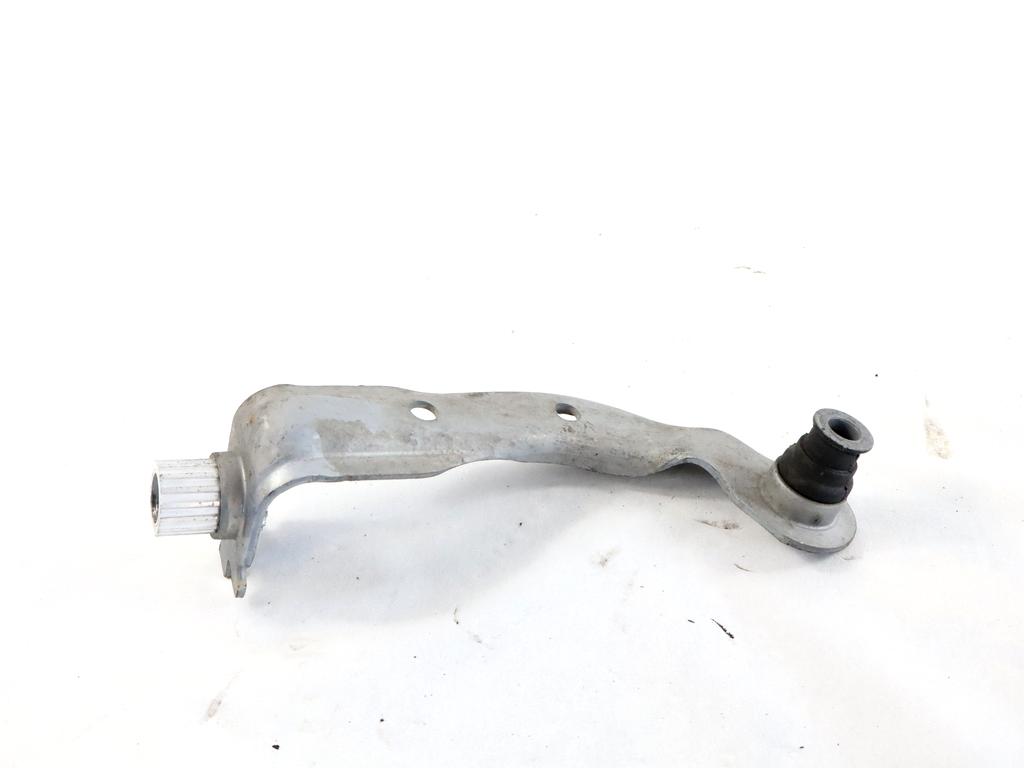 543170605R STAFFA SUPPORTO CULLA MOTORE LATO DESTRO RENAULT CLIO 0.9 B 56KW 5M 5P (2019) RICAMBIO USATO