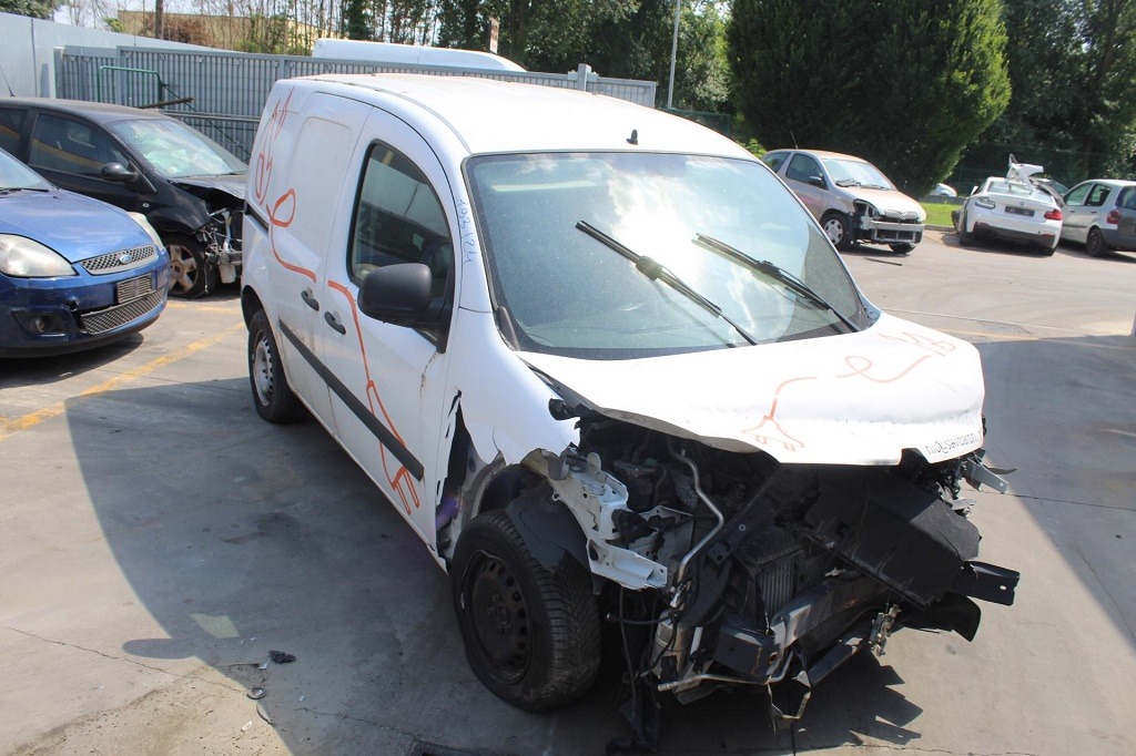 RENAULT KANGOO 1.5 D 66KW 6M 2P (2014) RICAMBI USATI AUTO IN PIAZZALE 