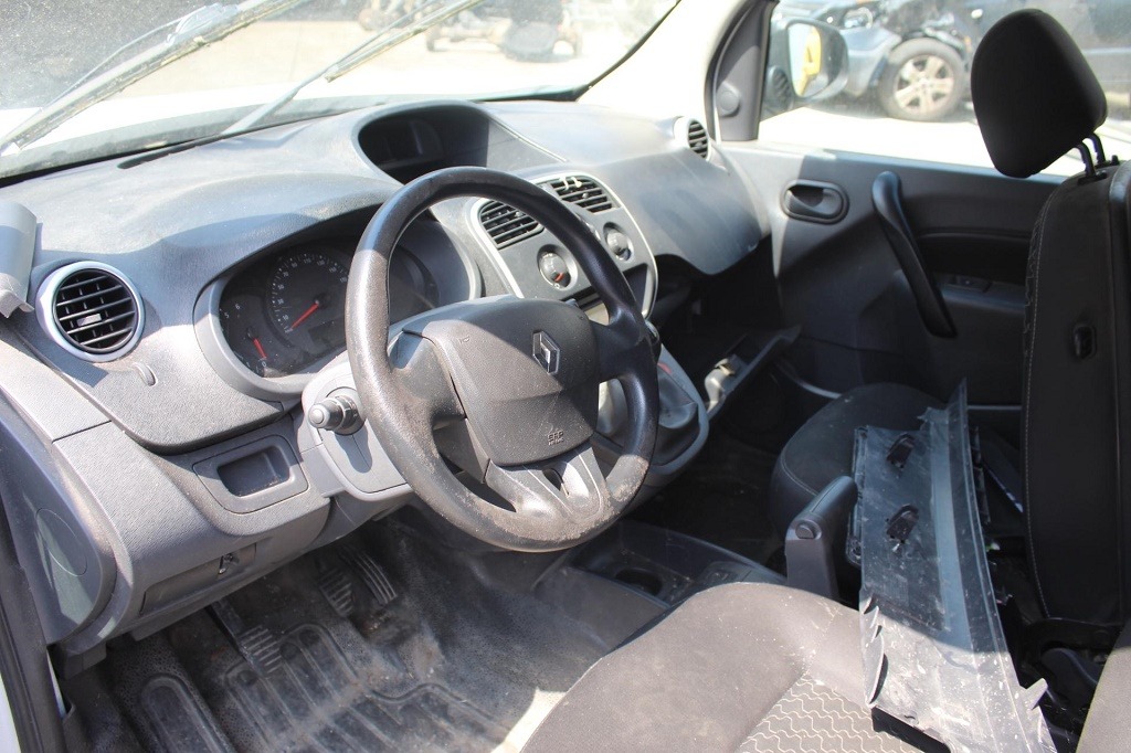 RENAULT KANGOO 1.5 D 66KW 6M 2P (2014) RICAMBI USATI AUTO IN PIAZZALE 