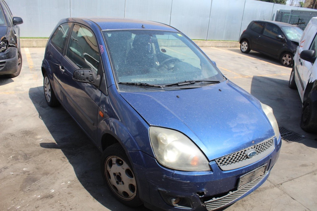 FORD FIESTA 1.4 D 50KW 5M 3P (2006) RICAMBI USATI AUTO IN PIAZZALE 