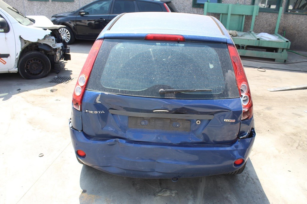 FORD FIESTA 1.4 D 50KW 5M 3P (2006) RICAMBI USATI AUTO IN PIAZZALE 