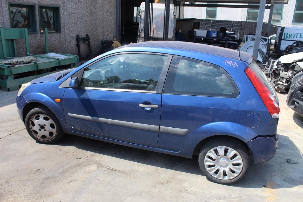 FORD FIESTA 1.4 D 50KW 5M 3P (2006) RICAMBI USATI AUTO IN PIAZZALE 