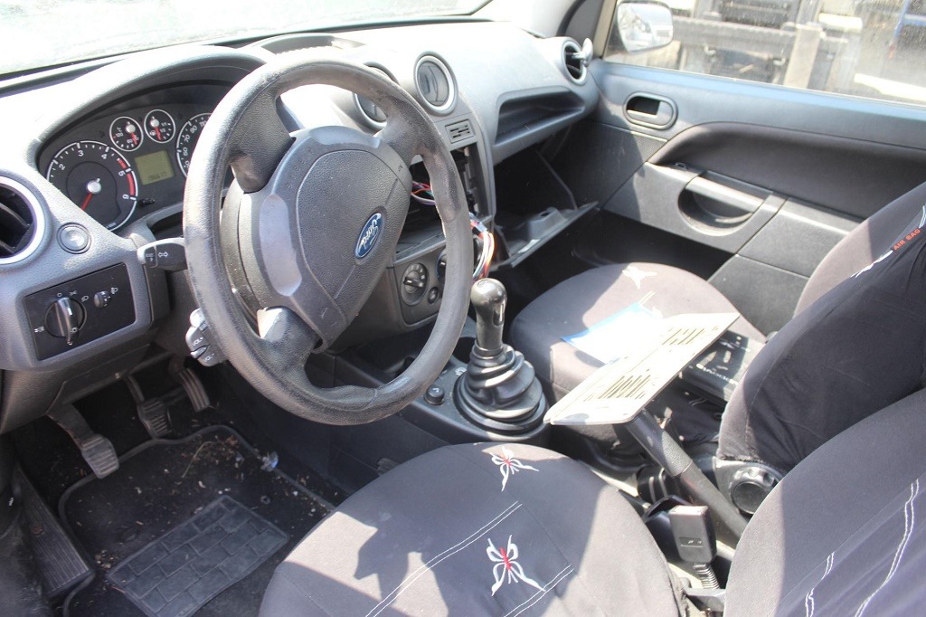 FORD FIESTA 1.4 D 50KW 5M 3P (2006) RICAMBI USATI AUTO IN PIAZZALE 