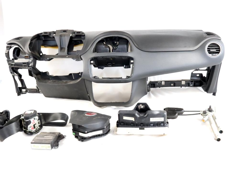 51838580 KIT AIRBAG FIAT PUNTO EVO 1.4 M 57KW 5M 5P (2010) RICAMBIO USATO CON PRETENSIONATORI CINTURE DI SICUREZZA, CENTRALINA AIRBAG, AIRBAG VOLANTE GUIDATORE, AIRBAG PASSEGGERO, CRUSCOTTO 735516201 51828445