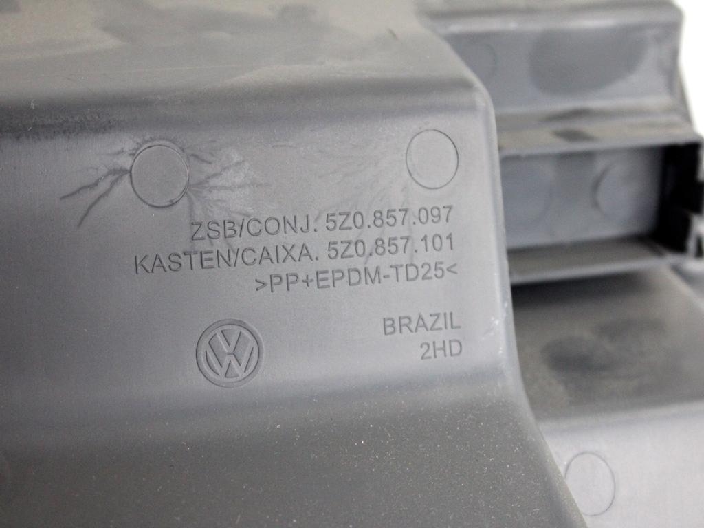 5Z0857097 CASSETTO PORTAOGGETTI CRUSCOTTO LATO DESTRO VOLKSWAGEN FOX 1.4 D 51KW 5M 3P (2005) RICAMBIO USATO