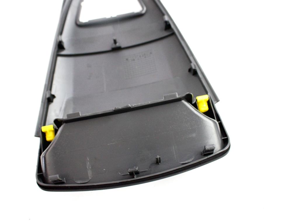 13295003  MASCHERINA RIVESTIMENTO DISPLAY COMPUTER DI BORDO CRUSCOTTO OPEL CORSA D 1.3 D 55KW 5M 3P (2011) RICAMBIO USATO