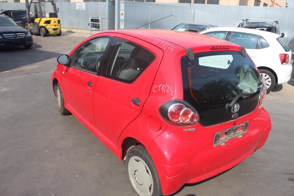 TOYOTA AYGO 1.0 B 50KW 5M 5P (2010) RICAMBI USATI AUTO IN PIAZZALE 