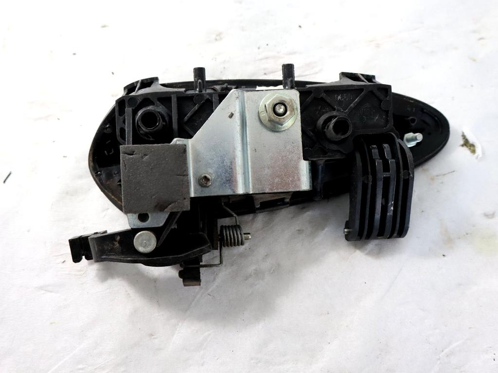 735471439 MANIGLIA ESTERNA PORTA POSTERIORE DESTRA FIAT PUNTO 1.4 M 57KW 5M 5P (2012) RICAMBIO USATO