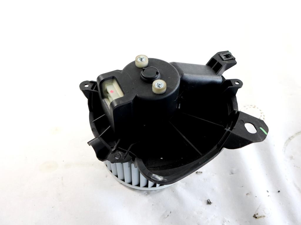 77364951 MOTORINO VENTOLA VENTILAZIONE ABITACOLO FIAT PUNTO 1.4 M 57KW 5M 5P (2012) RICAMBIO USATO 164230100