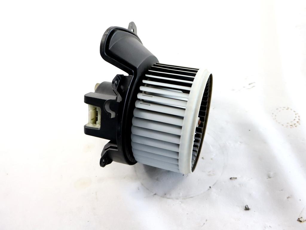 77364951 MOTORINO VENTOLA VENTILAZIONE ABITACOLO FIAT PUNTO 1.4 M 57KW 5M 5P (2012) RICAMBIO USATO 164230100