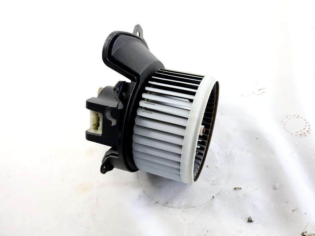 77364951 MOTORINO VENTOLA VENTILAZIONE ABITACOLO FIAT PUNTO 1.4 M 57KW 5M 5P (2012) RICAMBIO USATO 164230100