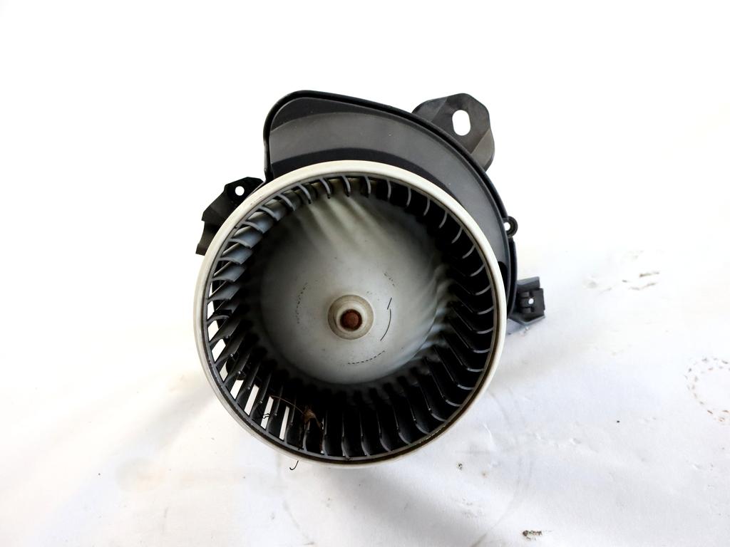 77364951 MOTORINO VENTOLA VENTILAZIONE ABITACOLO FIAT PUNTO 1.4 M 57KW 5M 5P (2012) RICAMBIO USATO 164230100