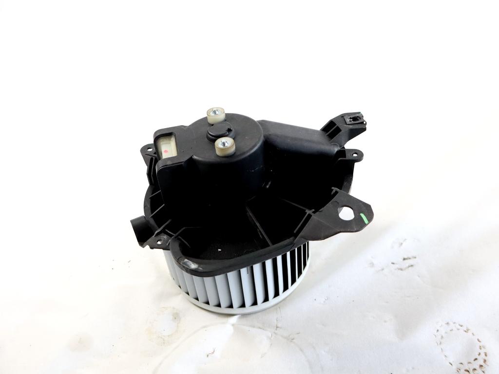 77364951 MOTORINO VENTOLA VENTILAZIONE ABITACOLO FIAT PUNTO 1.4 M 57KW 5M 5P (2012) RICAMBIO USATO 164230100