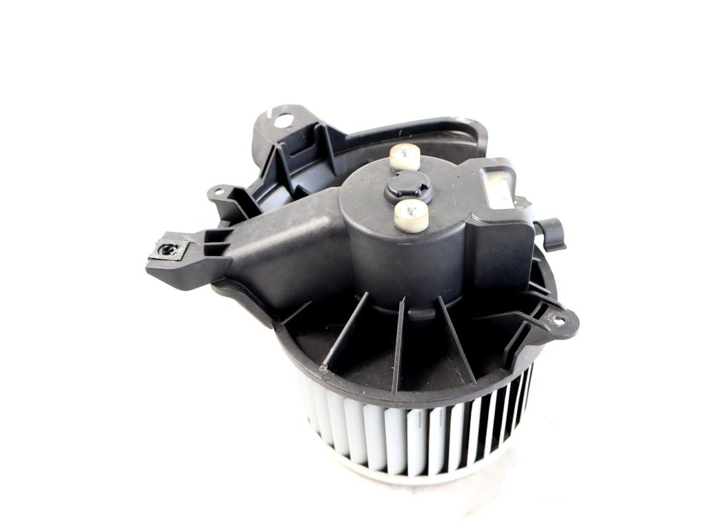 77364951 MOTORINO VENTOLA VENTILAZIONE ABITACOLO FIAT PUNTO 1.4 M 57KW 5M 5P (2012) RICAMBIO USATO 164230100