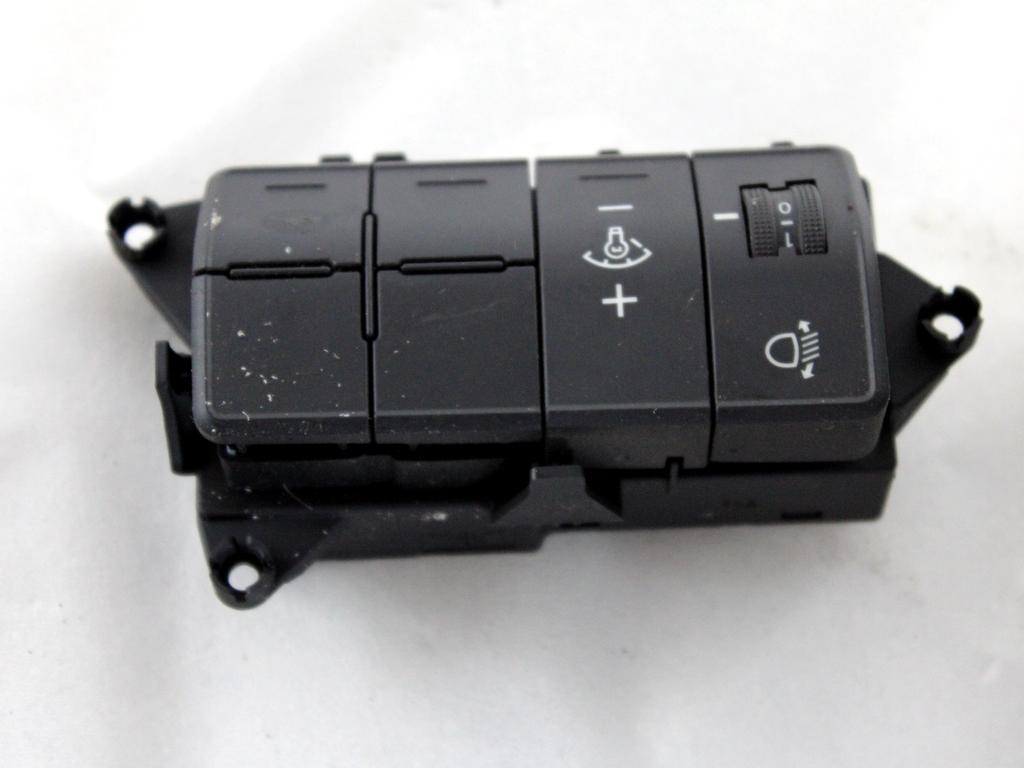 93310-A6100RY GRUPPO DI COMANDO REGOLAZIONE ALTEZZA LUCI E FARI HYUNDAI I30 SW 1.4 B 73KW 5P (2013) RICAMBIO USATO